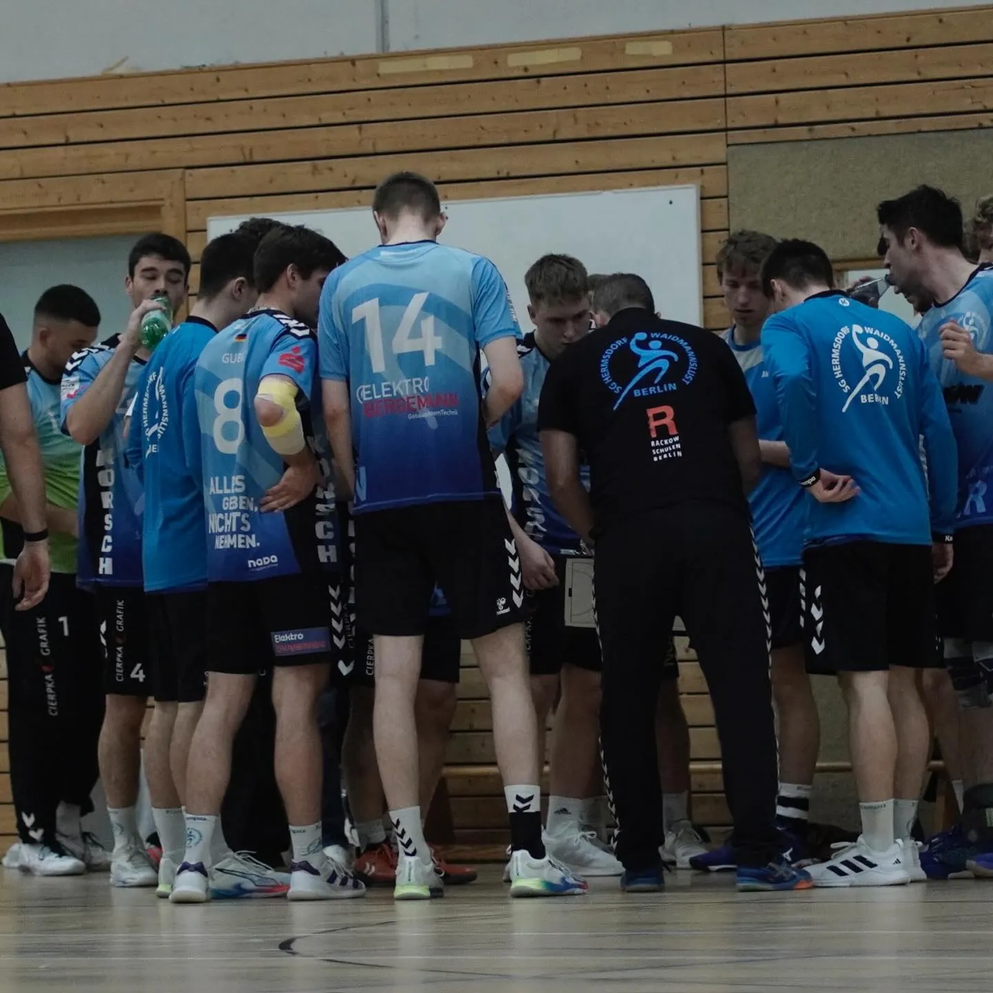 Foto 3 zum Beitrag In der Oberliga trafen im Topspiel der Tabelle der Zweite und der Dritte aufeinander. Die Partie hie
