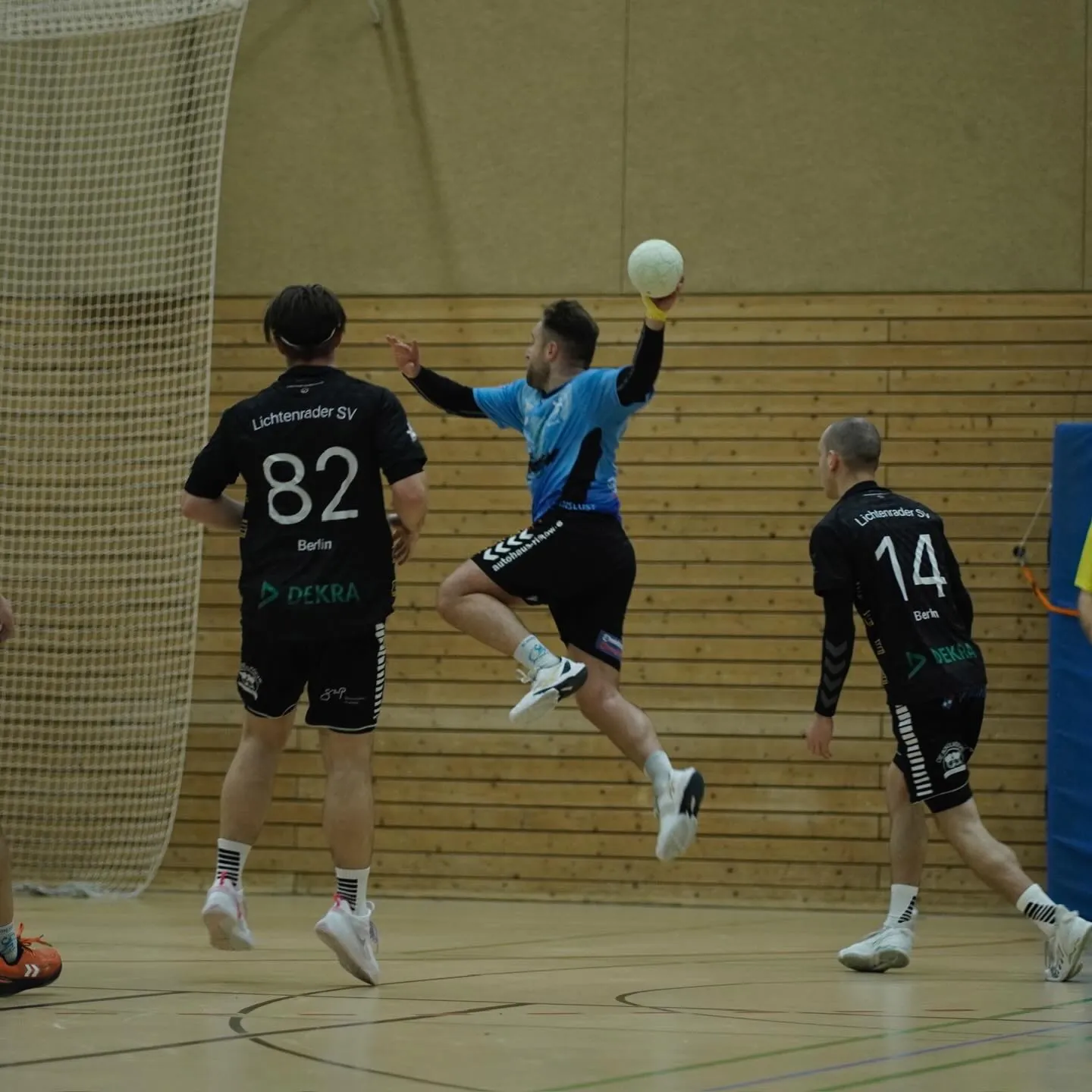Foto 4 zum Beitrag In der Oberliga trafen im Topspiel der Tabelle der Zweite und der Dritte aufeinander. Die Partie hie