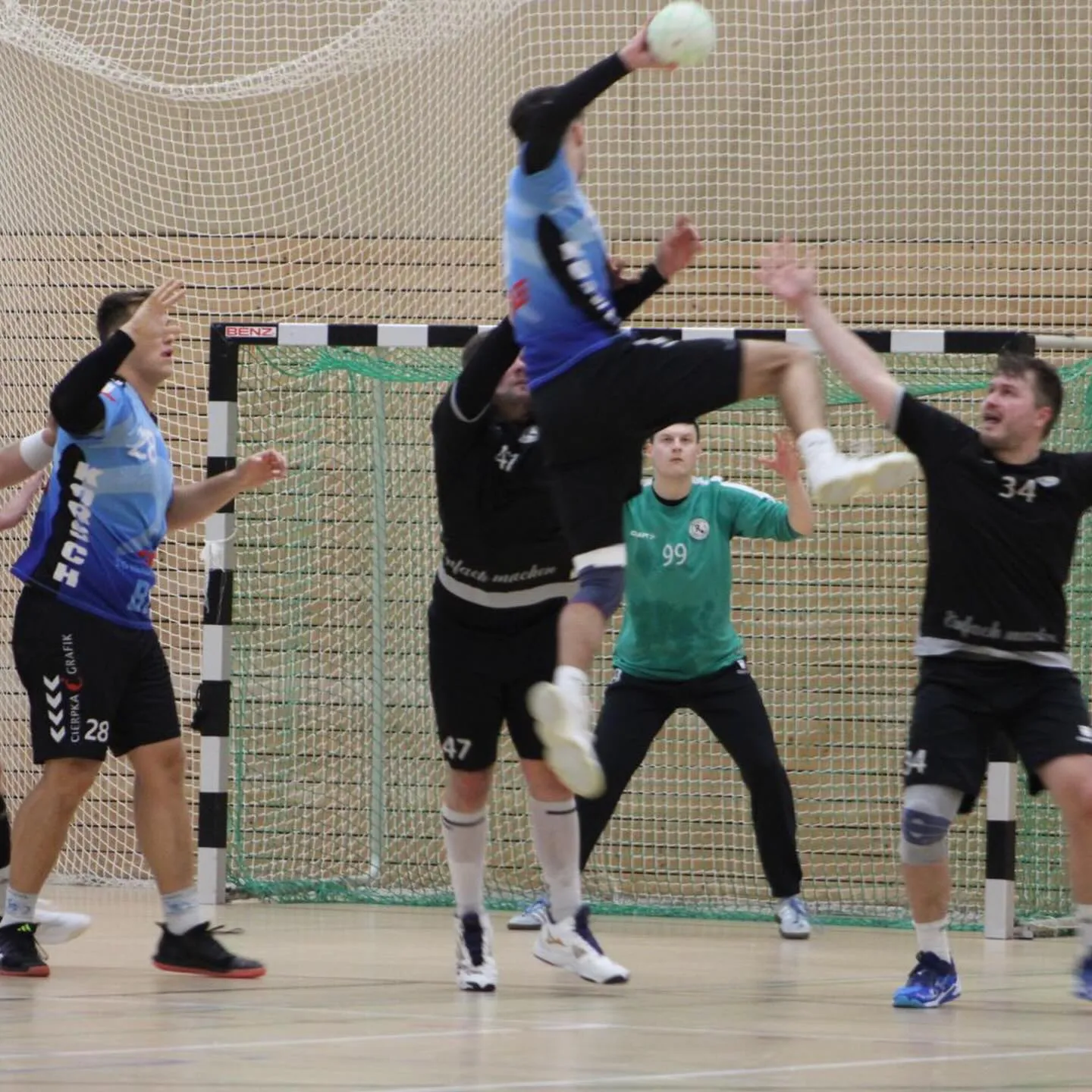 Foto 4 zum Beitrag Spitzenspiel der 2. Herren gegen Rotation